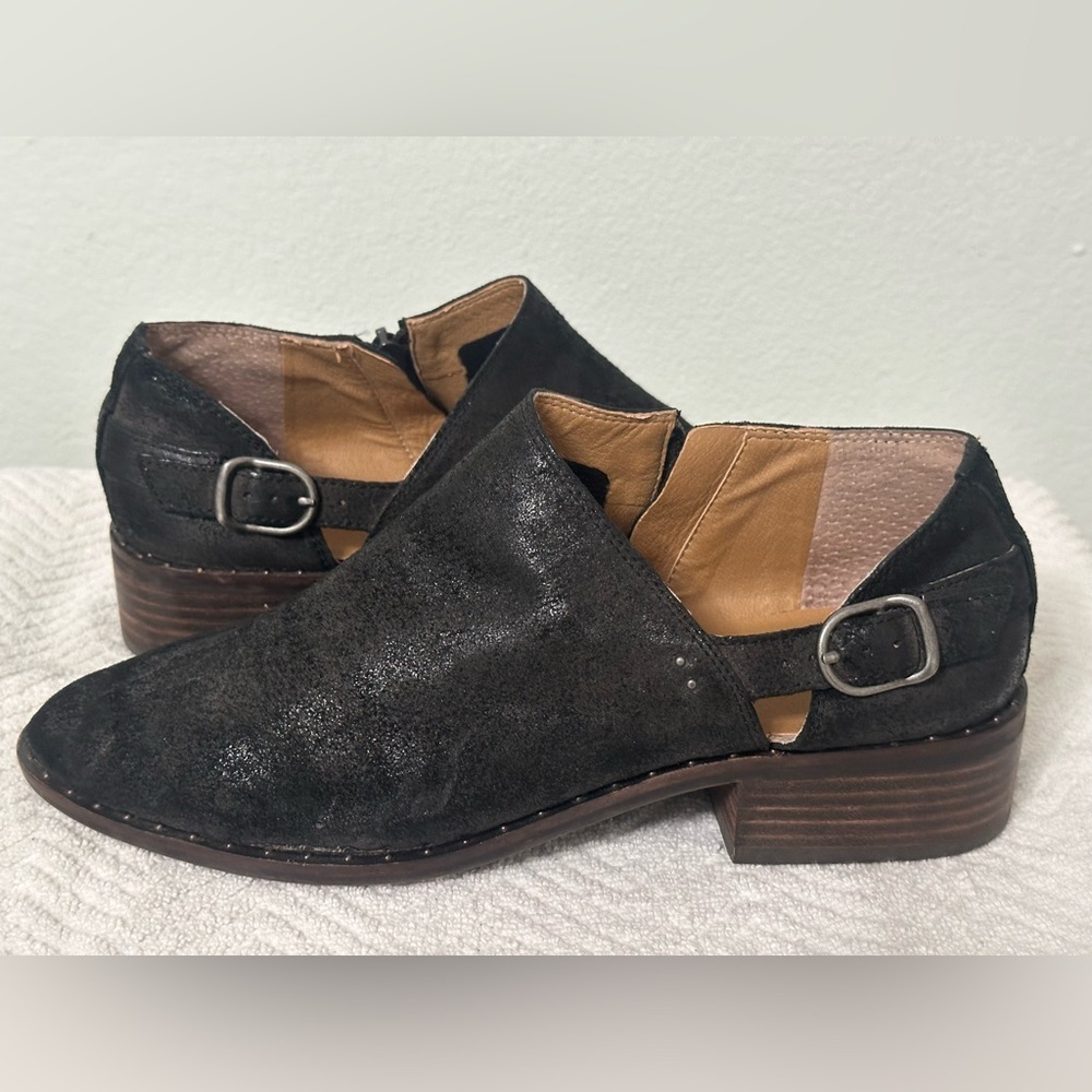 LUCKY BRAND | Women’s Black Gahiro Pointed Toe Studded Leather Bootie